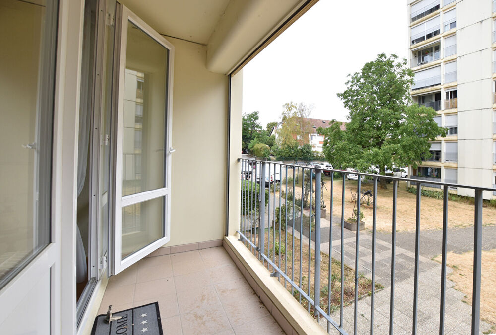 Appartement 2 pièces avec balcon et place de parking extérieur