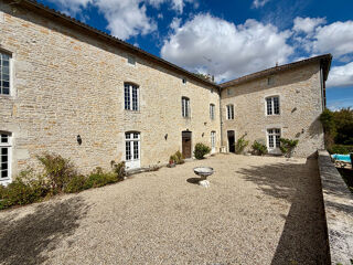  Maison à vendre 15 + pièces 642 m²