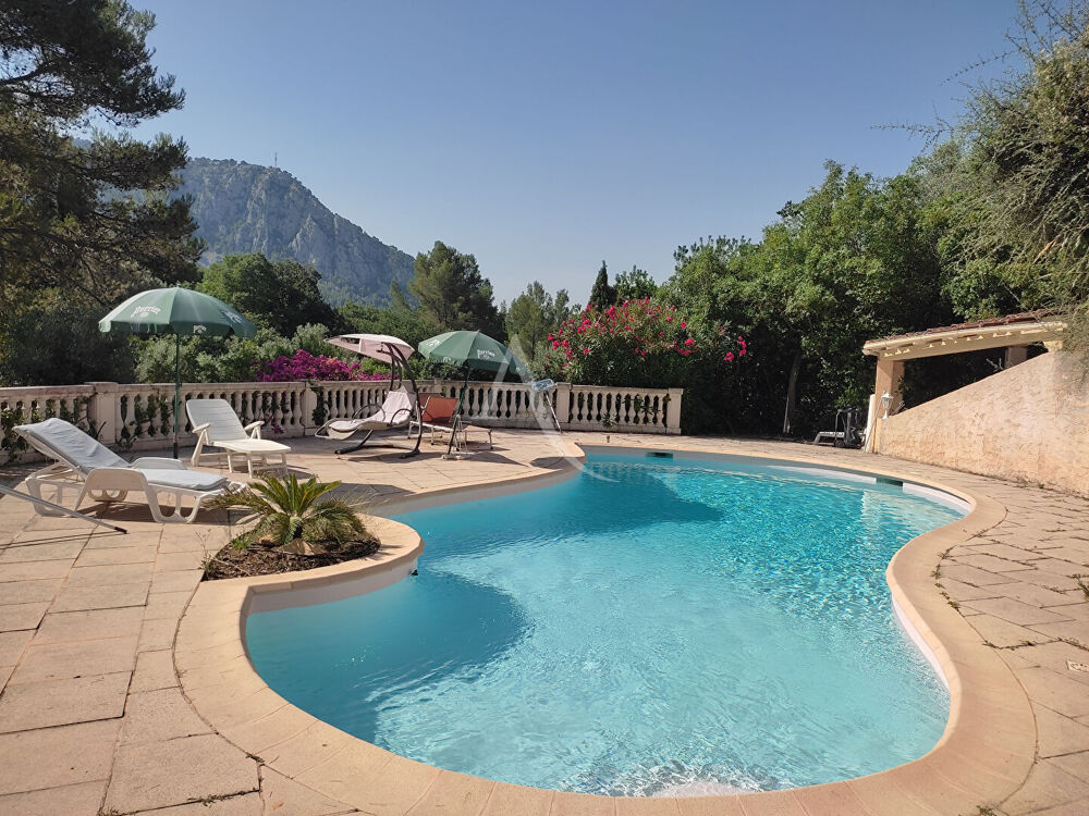 Vente Maison TOULON OUEST : Superbe maison 5 Pices sur terrain arbor de 3.480 m avec piscine. Toulon