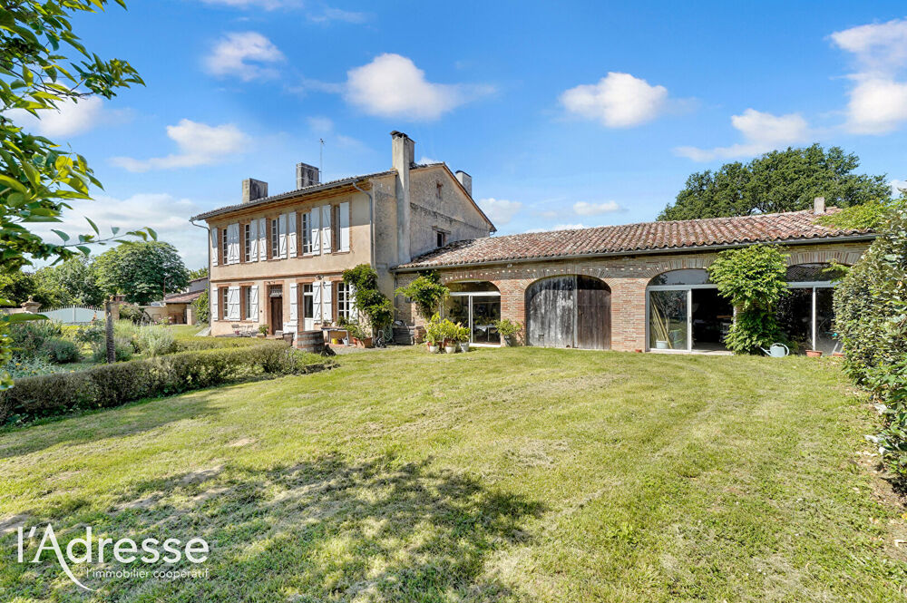 Exclusivité l'Adresse - Le BURGAUD - Maison de maître d'environ 290 m² avec parc arboré de 2 492 m², pigeonnier et dépendances