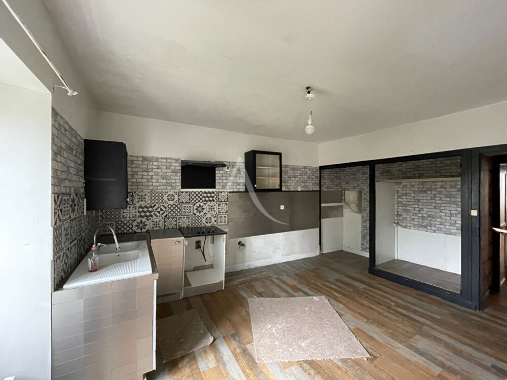 Location Appartement Appartement FONTENAY LE COMTE - 4 pièce(s) - 207 m2 Fontenay le comte