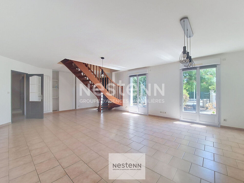 LARCAY : Spacieuse maison familiale avec 5 chambres et jardin.