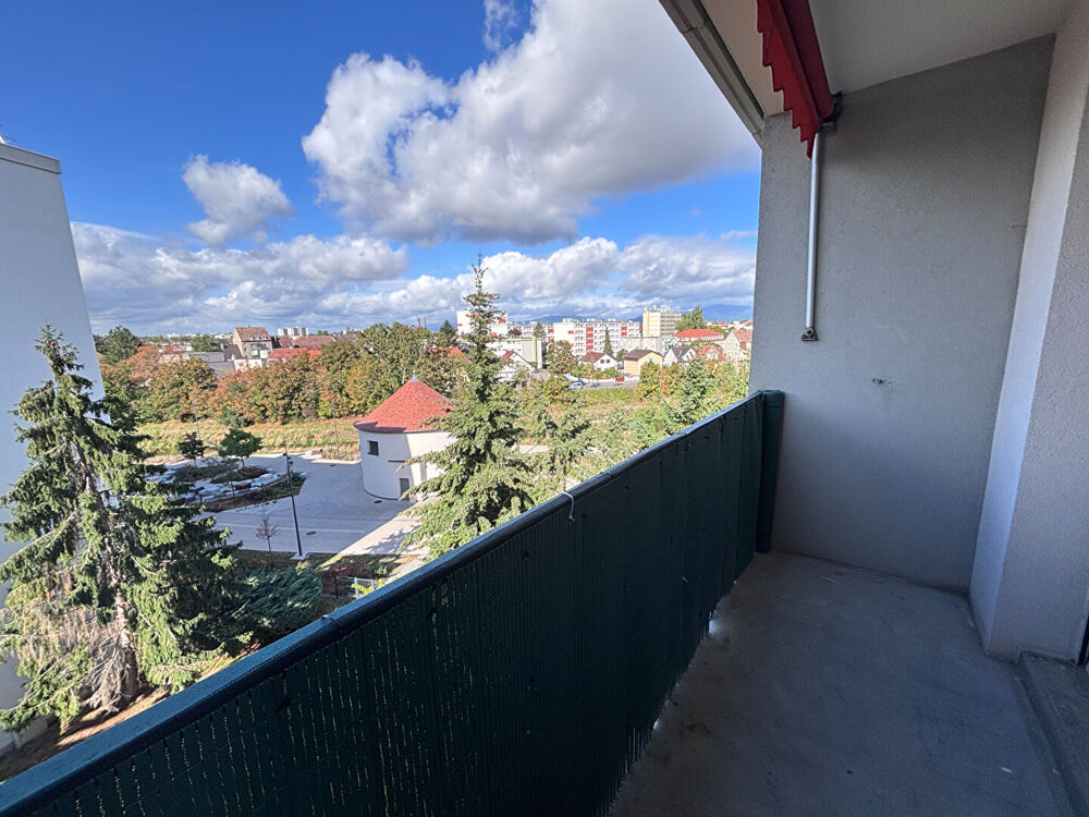 Charmant appartement 2 pièces à vendre à Mulhouse, dernier étage avec balcon , garage et cave