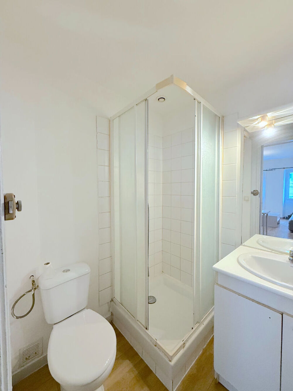Location Appartement A LOUER APPARTEMENT UNE PIECE MEUBLE - PAUILLAC CENTRE Pauillac
