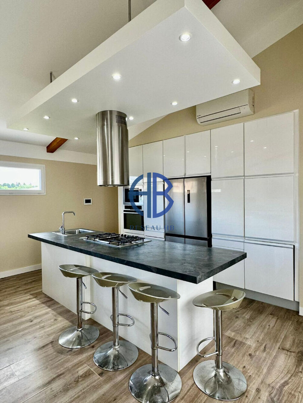 MAISON 4 PIECES DE 125 M² AVEC DOUBLE GARAGE SUR UN TERRAIN DE 1000 M²