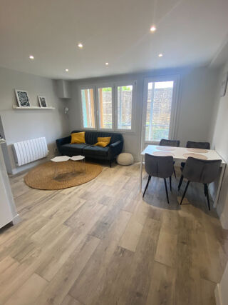  Appartement à louer 5 pièces 80 m²