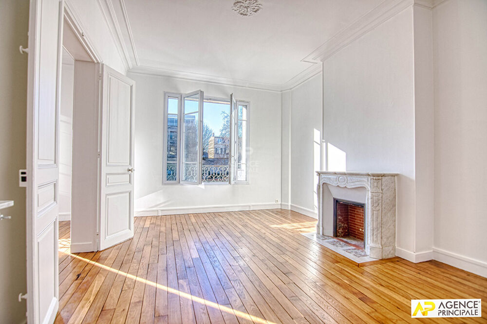 Vente Appartement Versailles Notre-Dame les Prés - Appartement 4 pièces 93 .34 m² carrez avec cave  et balcon situé au 1er étage d'un superbe imme Versailles