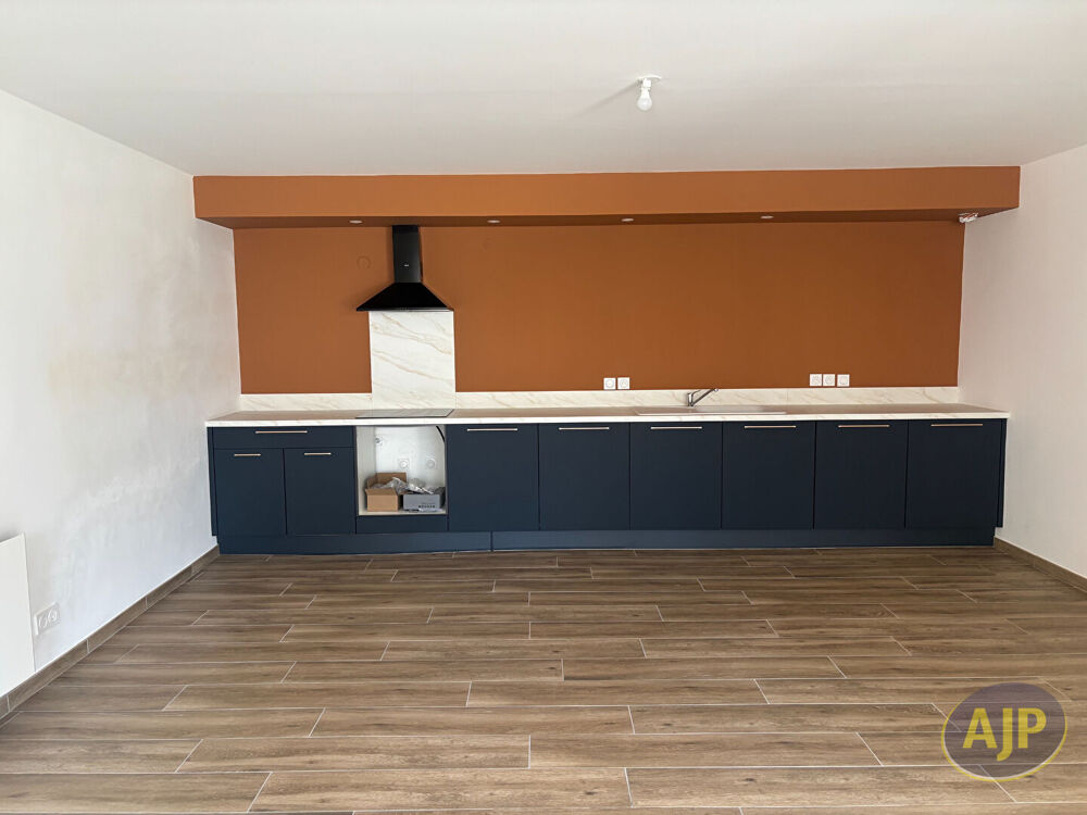 Location Appartement APPARTEMENT T3 AVEC  COUR Saint denis de pile