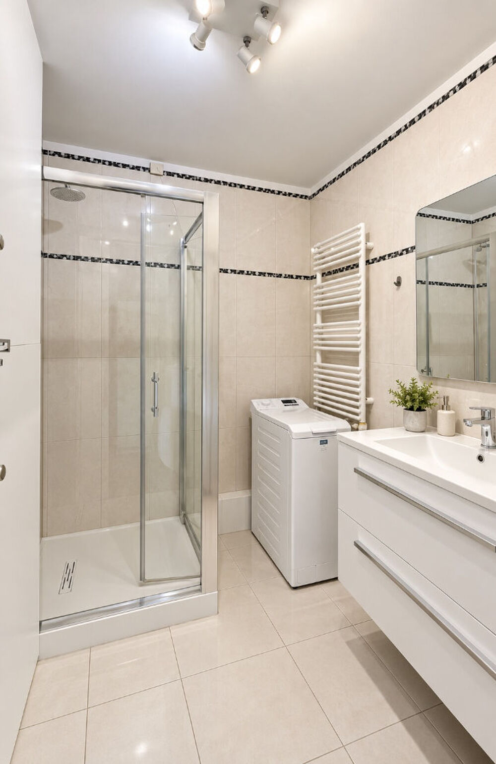 Vente Appartement PARIS 16e - AUTEUIL - 2 PIÈCES AVEC BALCON ET VUE DÉGAGÉE Paris 16