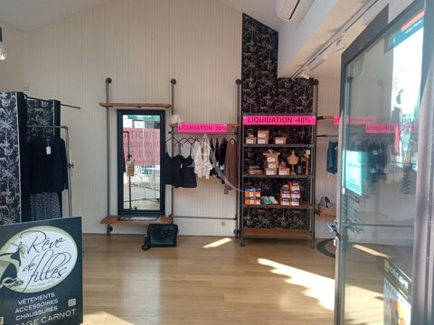   A LOUER  A CHALLANS, PASSAGE CARNOT local commercial  de 31 m² 
