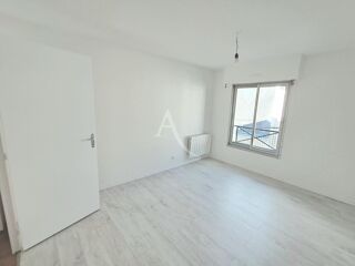  Appartement à louer 2 pièces 72 m²