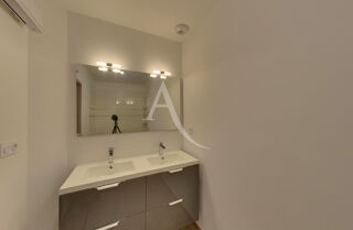  Appartement à louer 3 pièces 64 m²