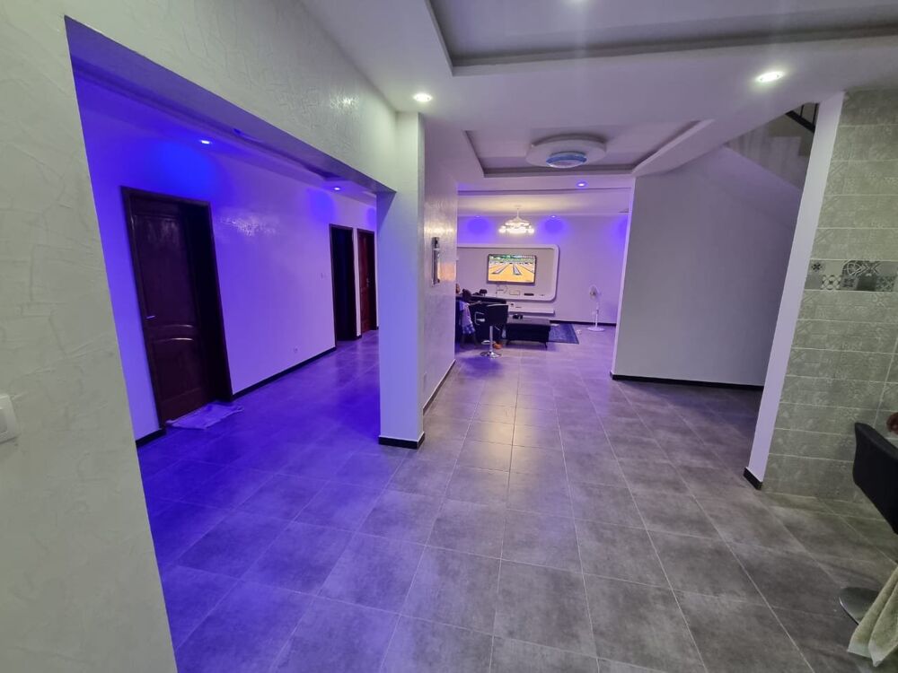 Location Maison SPACIEUSE MAISON MODERNE A LOUER MEUBLEE COMPOSEE DE 5 CHAMBRES ET D'UNE PISCINE à Saly Saly (Senegal)