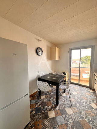  Appartement à louer 4 pièces 77 m²