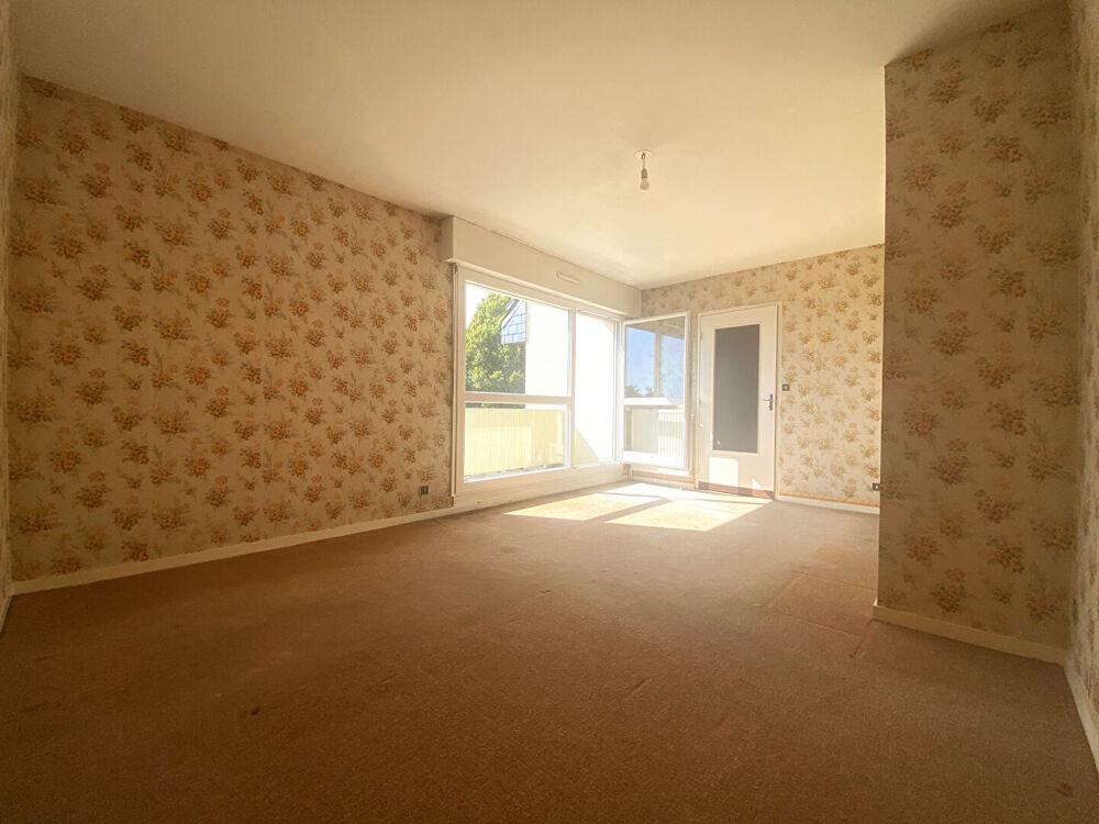 Vente Appartement Appartement à vendre à Vannes T1bis à rafraîchir quartier Trussac Vannes