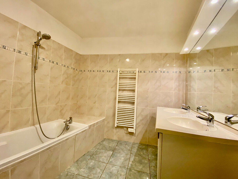Appartement rénové 3 pièces au coeur de Tournus
