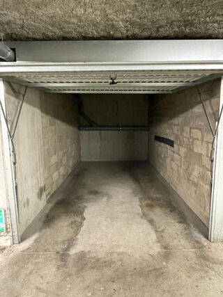  Parking / Garage à louer 12 m²