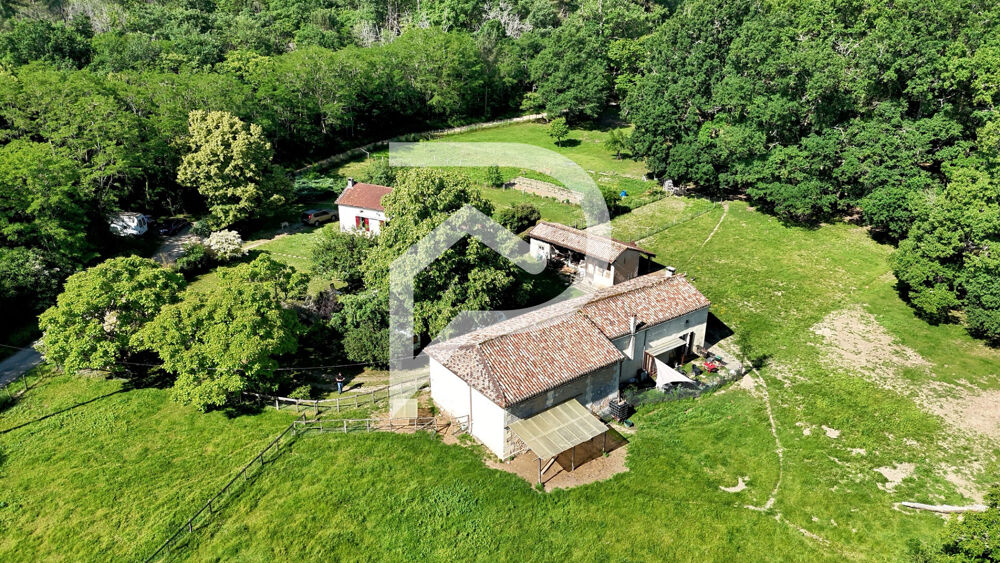 Propriété rare de 2 maisons avec 6 hectares, grange étang et puits