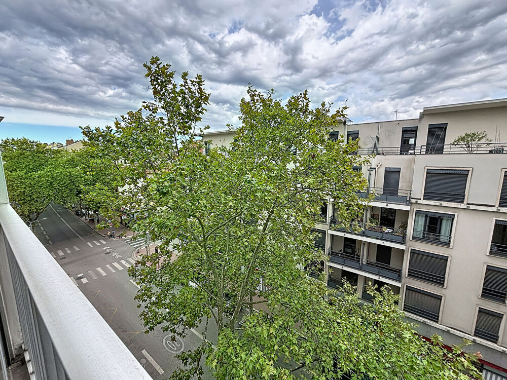 Vente Appartement Studio à vendre à Lyon 8 Monplaisir avec stationnement Lyon 8