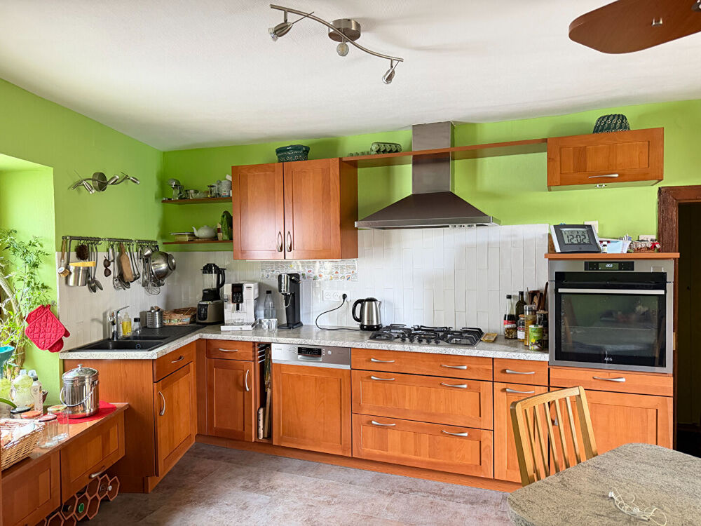 7 pièces - 5 chambres - 163,56 m2 habitables et 139 m2 aménageables - 197 m² de terrain