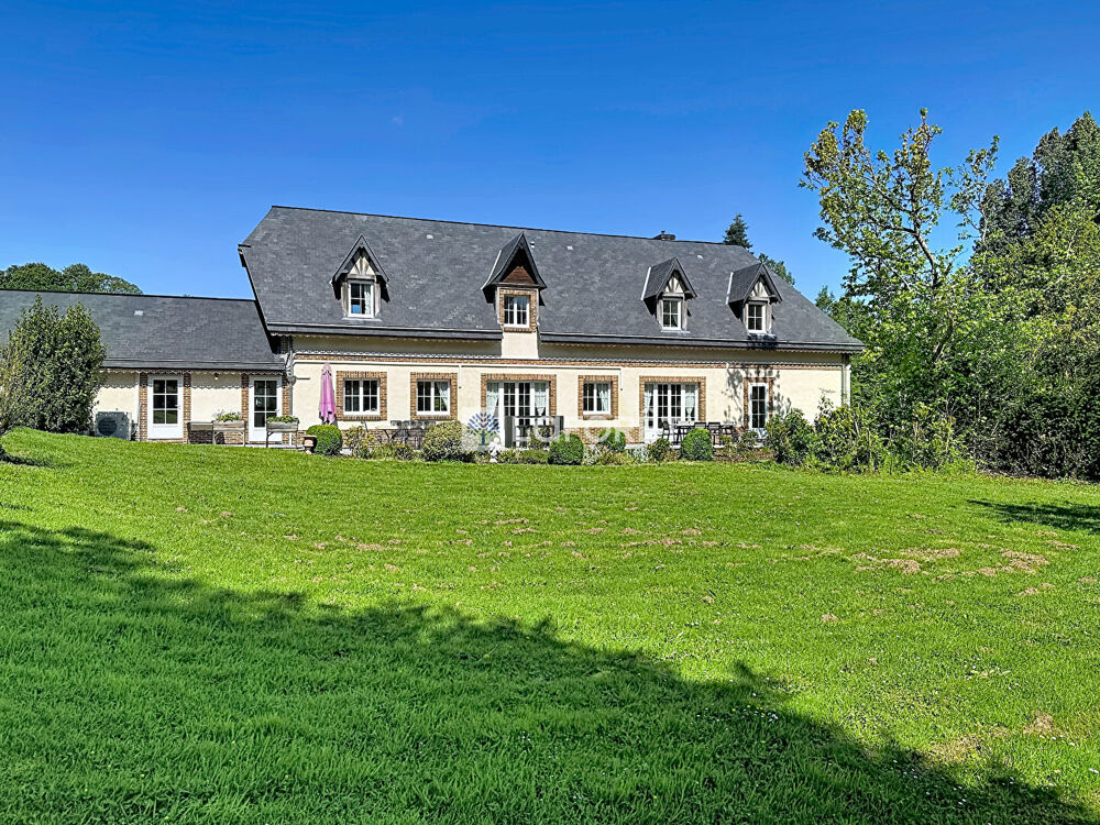 Maison de caractère 283 m² avec 6 chambres et parc de 8 000 m² à Bec-de-Mortagne