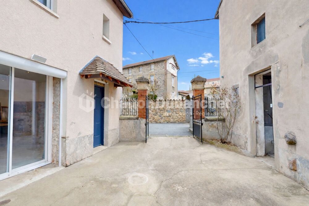 Maison de ville Saint Just La Pendue 107.5m² avec extérieur et dépendances.