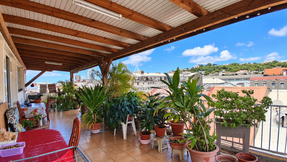 Vente Immeuble Immeuble de rapport Fort De France 19 pièce(s) 742 m2 Fort de france