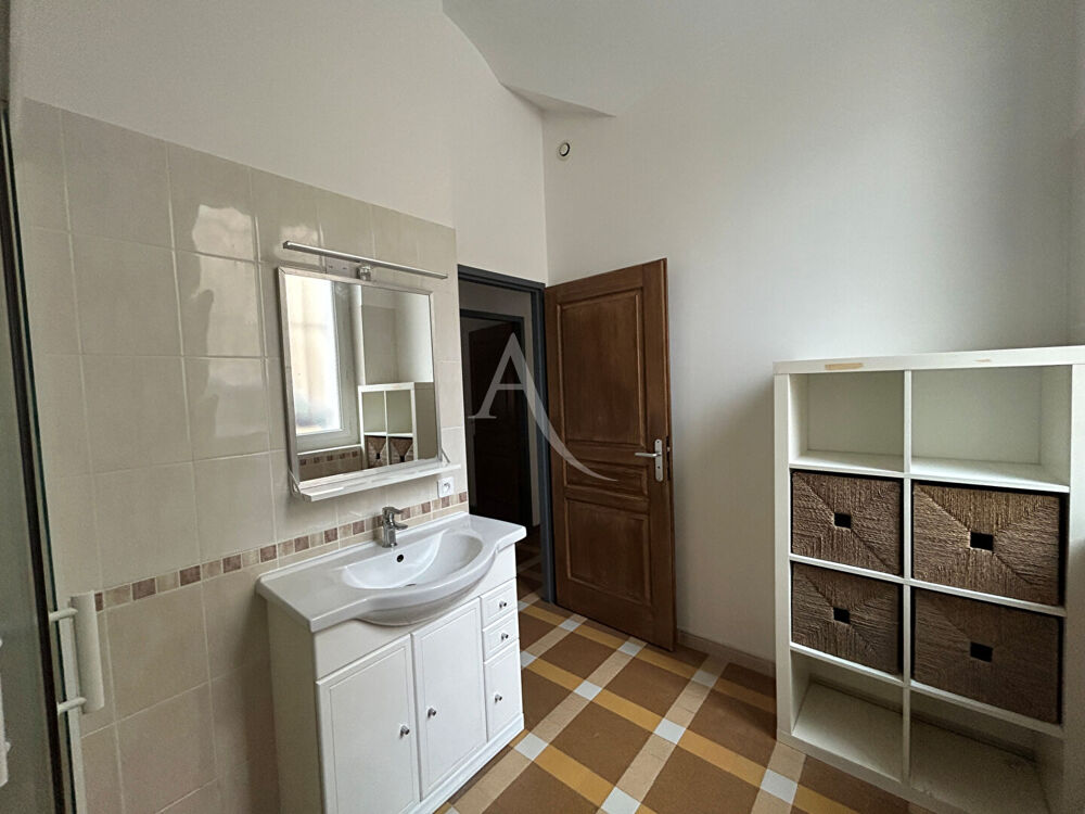 Location Appartement BEZOUCE - Dans résidence fermée et sécurisée P2 rénové d'env. 50 m² en RDC donnant sur cour, composé ... Bezouce