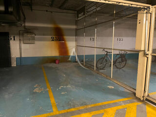  Parking / Garage à louer  Suresnes