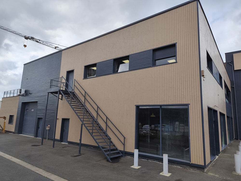   Opportunité de Location : Local Commercial de 400m2 dans un Bâtiment Basse Consommation à La Ville Aux Dames 