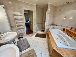  Appartement  vendre 8 pices 179 m