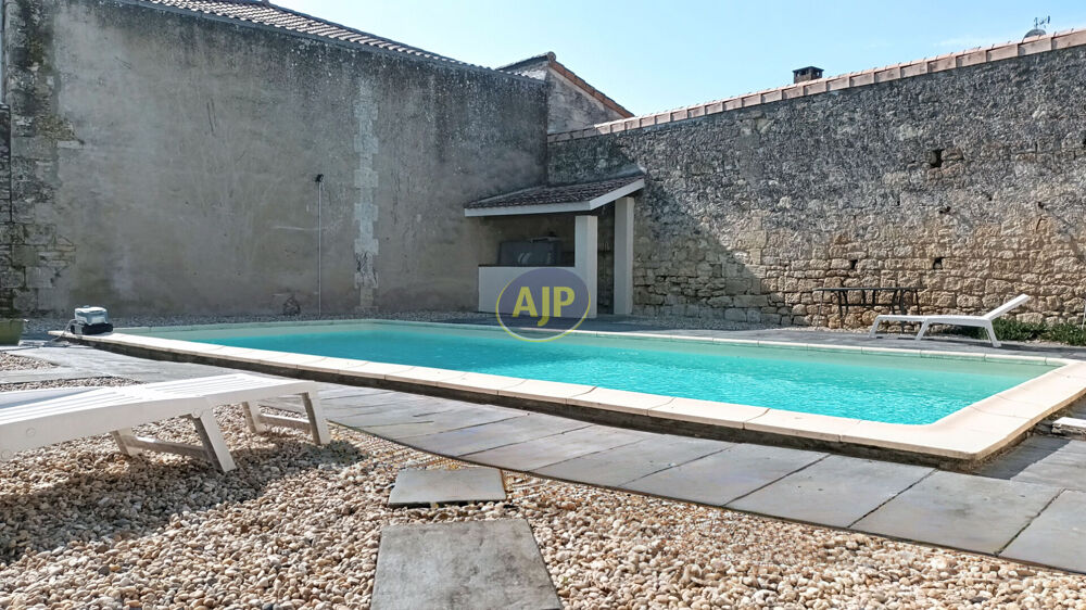 Maison Bourgeoise avec piscine ST VIVIEN !
