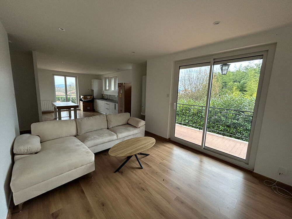 Bel appartement rénové d'environ 83 m² avec balcon