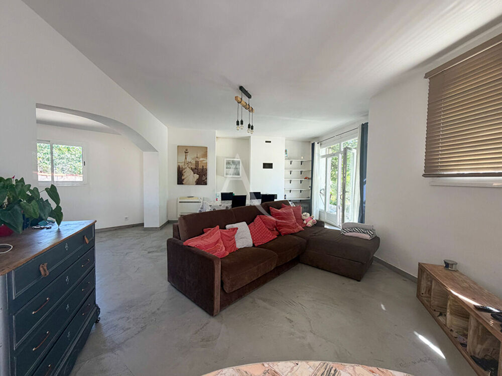 Maison + 2 appartements - 1 700 de revenus mensuels - Fort potentiel