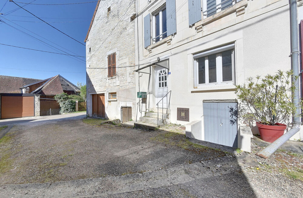 Maison entièrement rénovée à Courson Les Carrières