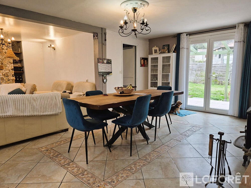 Maison 4 faces avec appartement indépendant - Vue et confort à Casteil