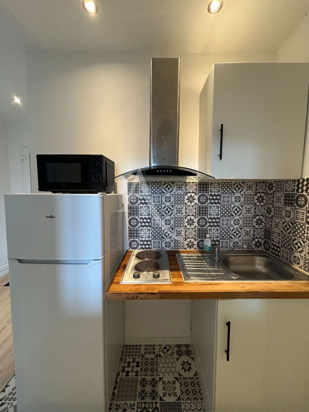 Location Appartement STUDIO MEUBLE - Jonzac Hyper Centre 17.90 m2 Jonzac