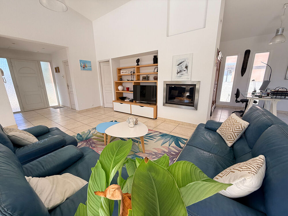 Villa contemporaine à vendre au Grau d'Agde ? À 150 mètres de la plage