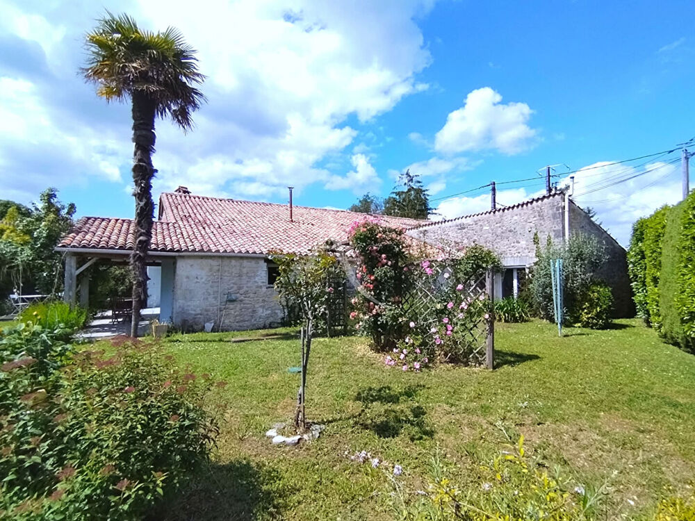 Charentaise de plain pied 4 chambres avec piscine.