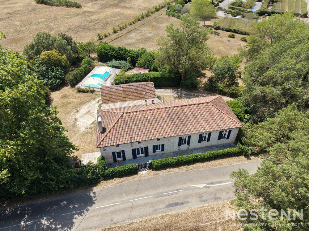 A Vendre Maison en pierre rénovée avec dépendances sur plus de 6 600 m² à Saint-Puy