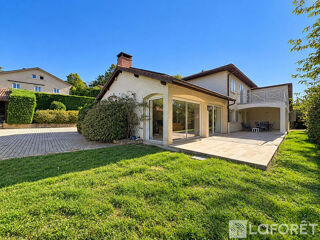  Maison à vendre 12 pièces 253 m²
