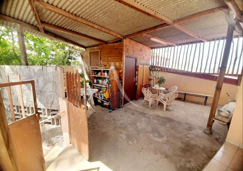 Vente Maison Maison Saint Pierre 4 pièce(s) 102 m2  Localisation exceptionnelle Saint pierre