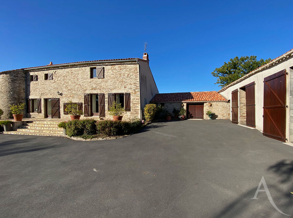 Vente Maison Propriété en pierre bel environnement Montaigu-Vendée Montaigu vendee