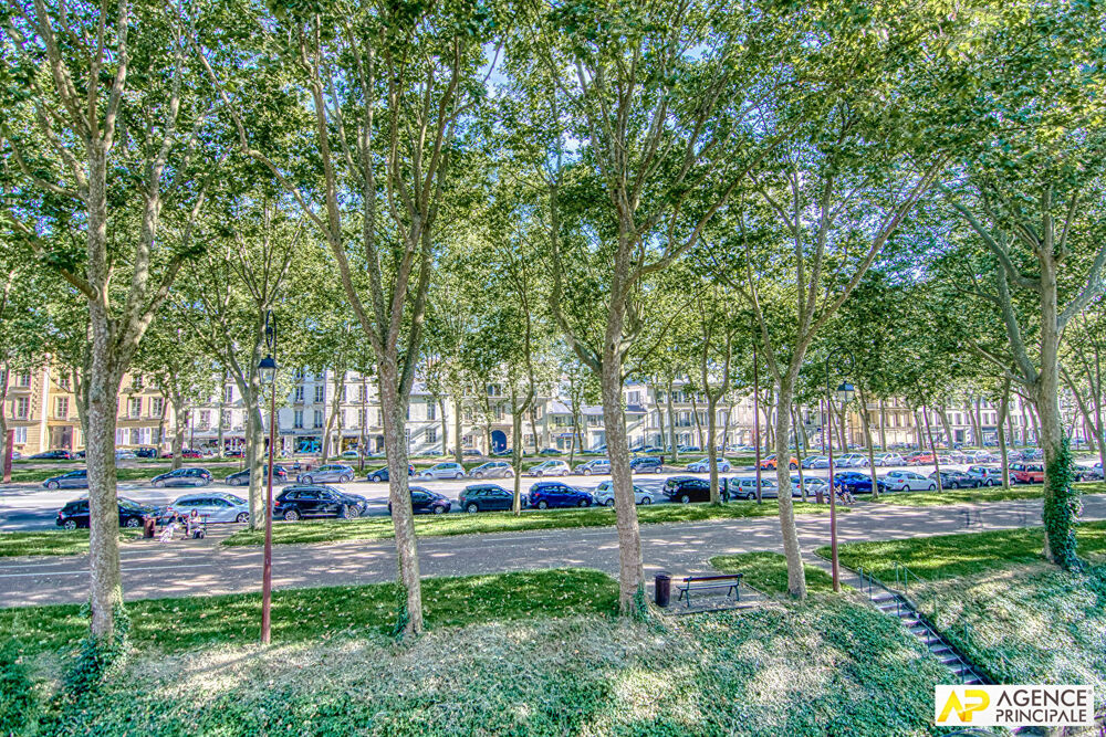 Vente Appartement Versailles Notre-Dame Avenue de St-Cloud - Appartement 5 pièces de 95 m² situé au 2ème étage d'un immeuble XVIIIème Versailles