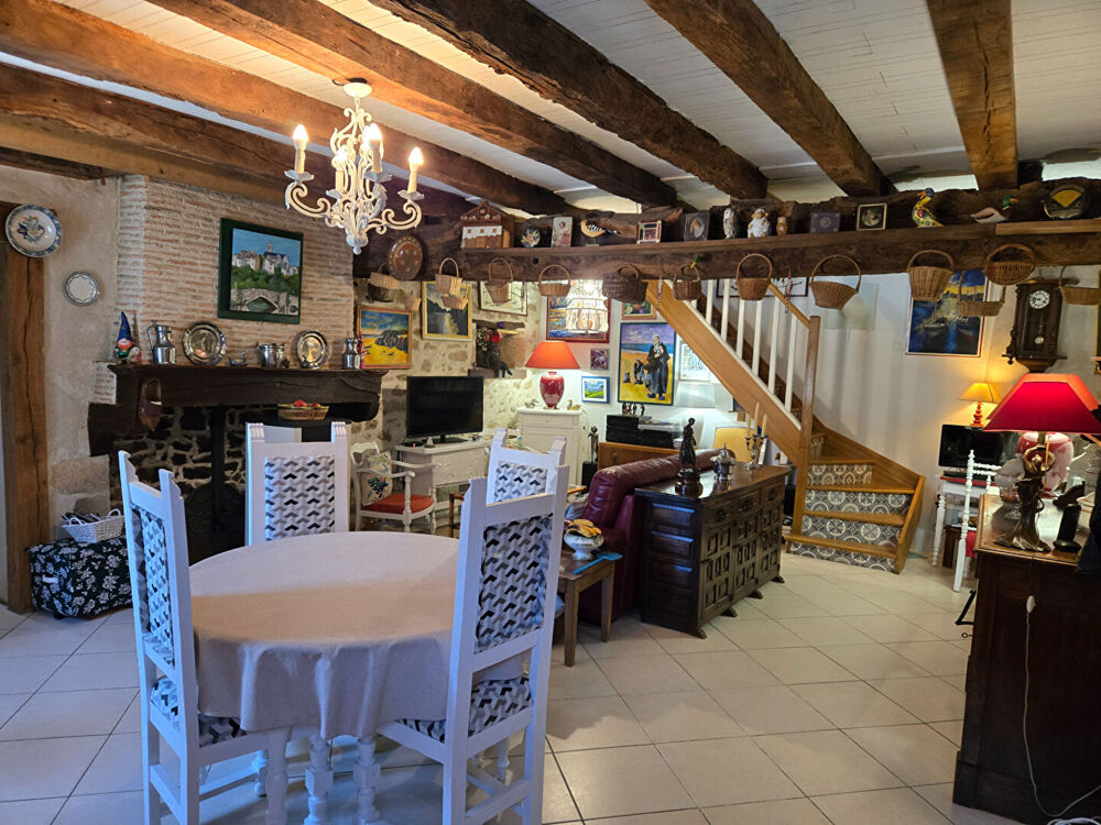 HAUTE VIENNE : Charmante grange rénovée, pleine de caractère, avec 3 chambres, située dans un hameau calme près de la ville hist