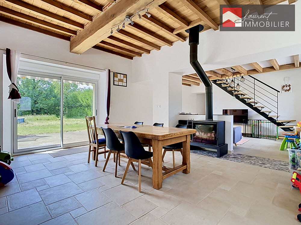 Corps de ferme rénové de grande superficie, 4 chambres, Spacieux terrain
