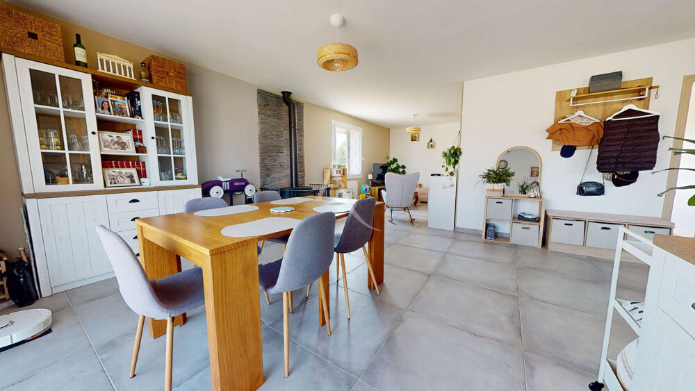 VIVONNE - 3 CHAMBRES - JARDIN - GARAGE - CAVE