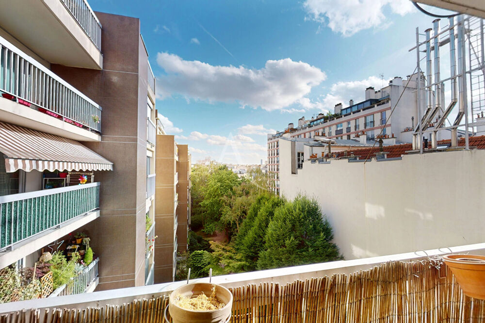 Vente Appartement 2 pièces avec balcon vue sur jardin arboré et exposé plein Sud de 8m2 ! Paris 10