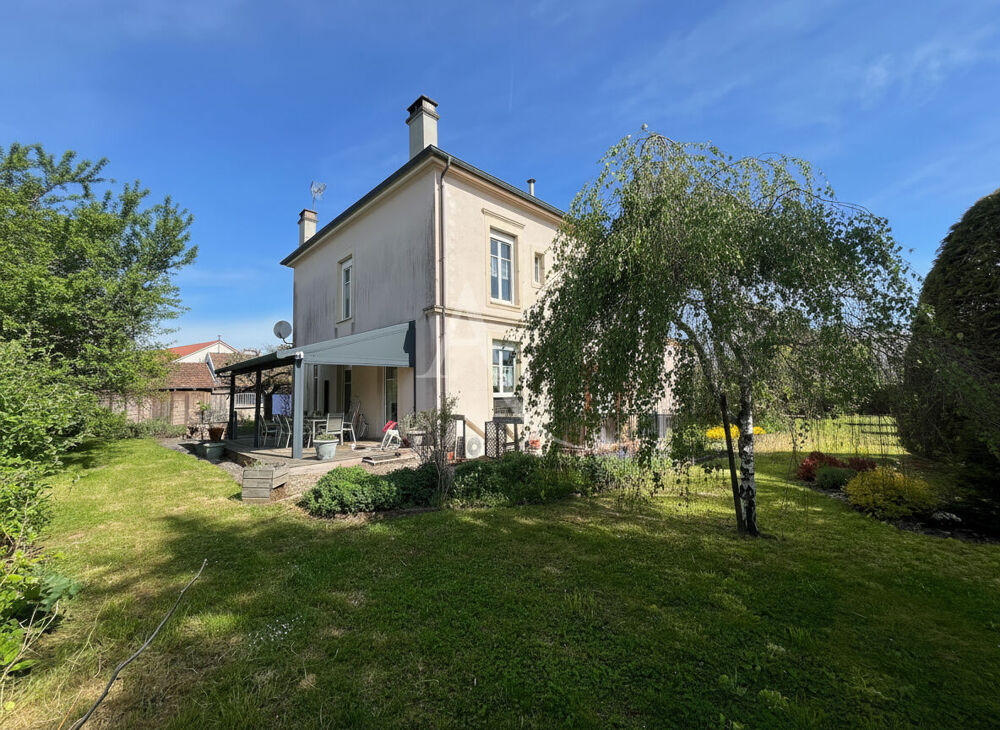 Vente Maison Propriété fermée avec dépendances et jardin Uxegney