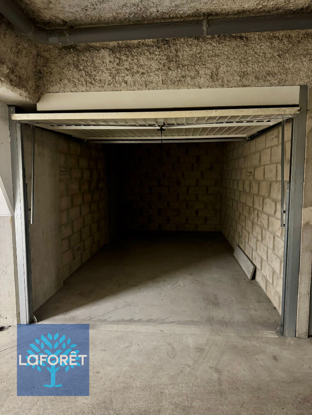Location Parking/Garage Box / Parking Corbeil Essonnes - 13 m² Corbeil essonnes